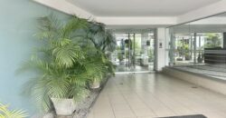 Se vende acogedor departamento con balcon y vista a lindo jardin interno en Miraflores